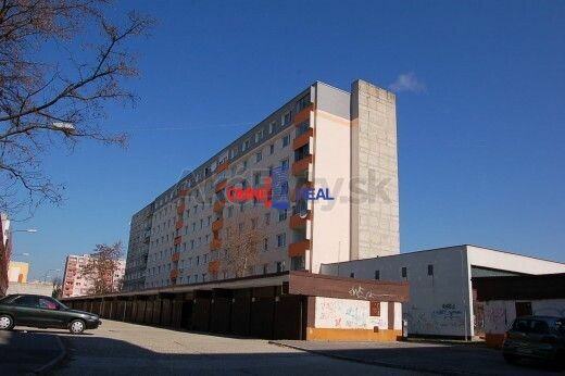 Predaj garáže na Rajčianskej ulici vo Vrakuni