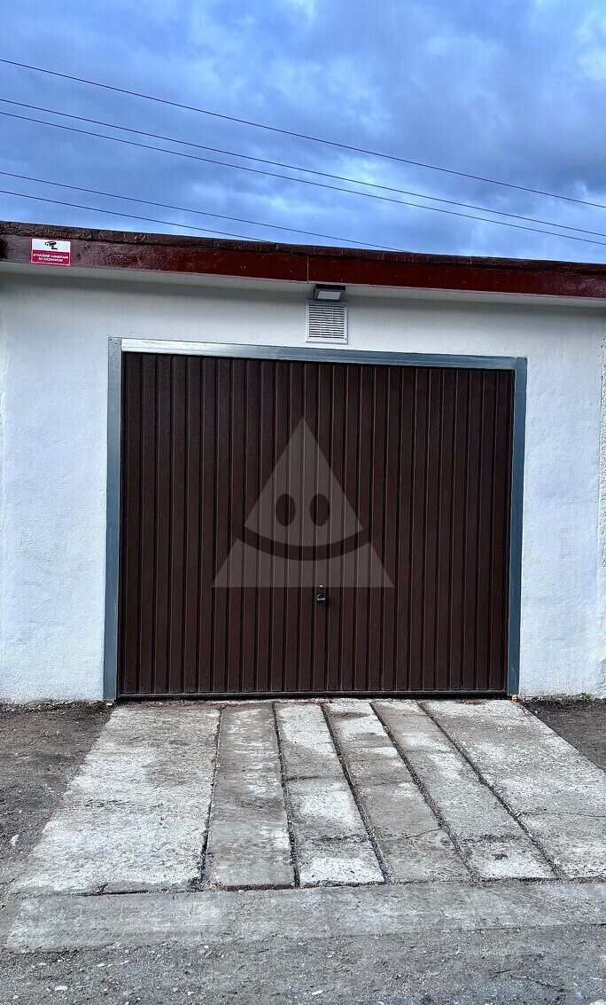 Priestranná murovaná garáž na predaj v Martin Podháj