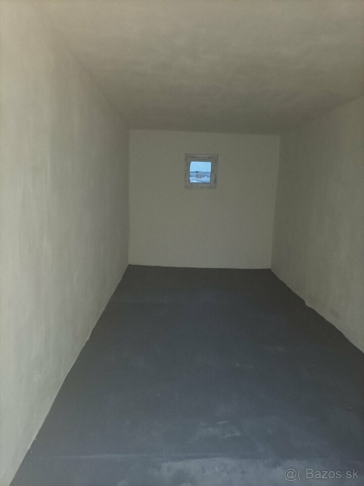 Garáž na prenájom v centre Humenného