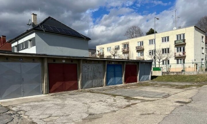 Predaj garáže s jamou a elektrinou pri zimnom štadióne M. Gáboríka