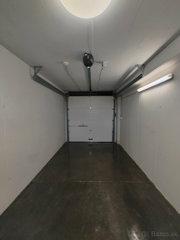 Prenájom garáže v Pezinku na Muškátovej ulici (19m2)