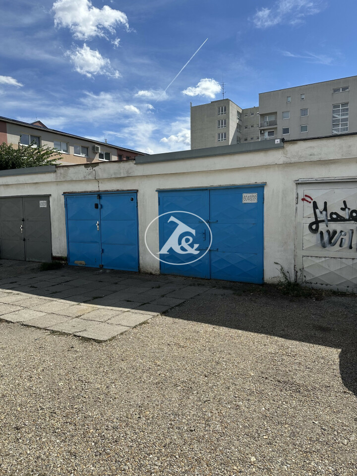 Murovaná garáž na predaj v Ružinove, Polárna ulica