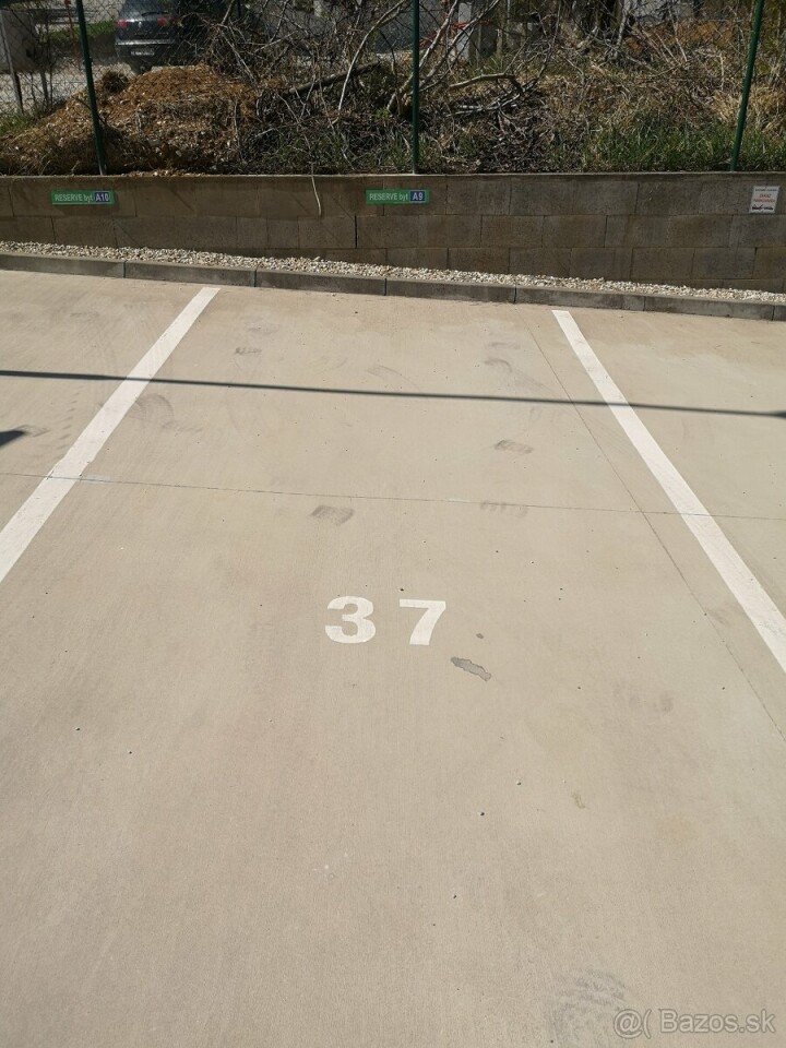 Prenájom parkovacieho miesta na Karpatskej ulici