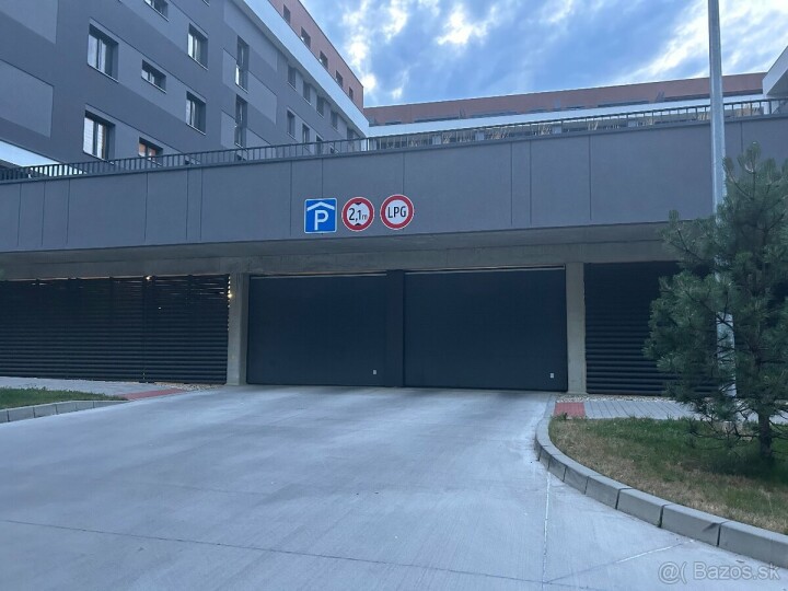 Prenájom parkovacieho miesta v novostavbe na Popradskej ulici