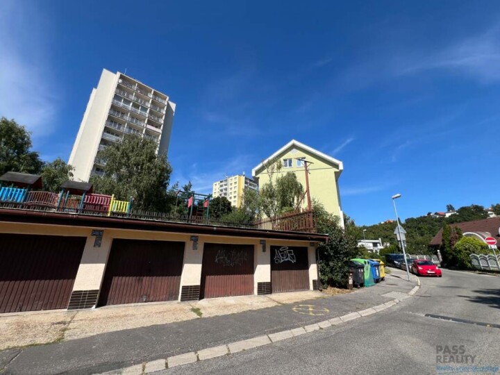 Prenájom garáže 19 m² s elektrinou a vodou na Guothovej ulici