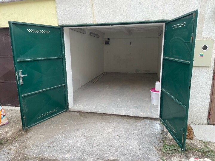 Murovaná garáž na predaj na ul. Varšavská v Bratislave