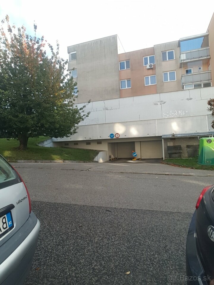 Na predaj samostatná garáž v garážovom dome na Pribišovej ulici