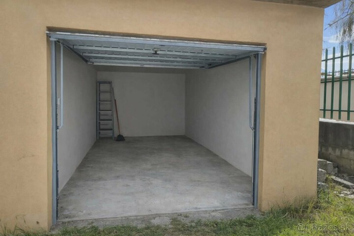 Na predaj moderná murovaná garáž 24 m² v Handlovej