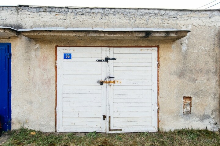 Na predaj garáž v obci Lubeník
