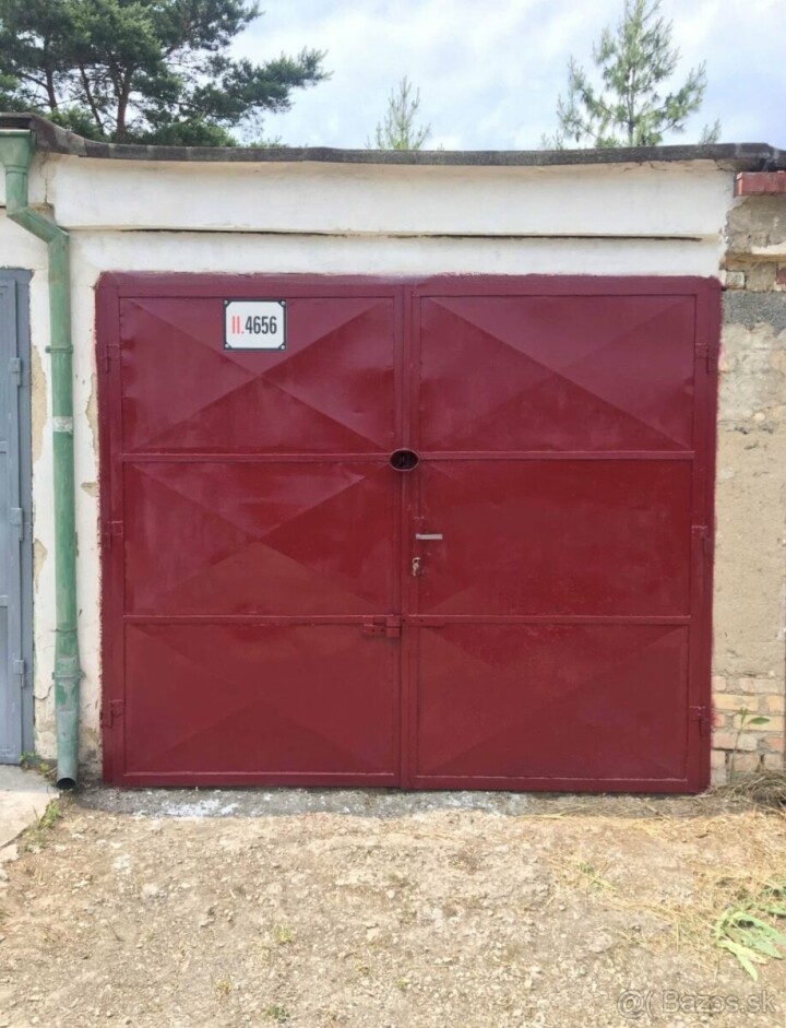 Murovaná garáž na predaj v Košiciach - Západ