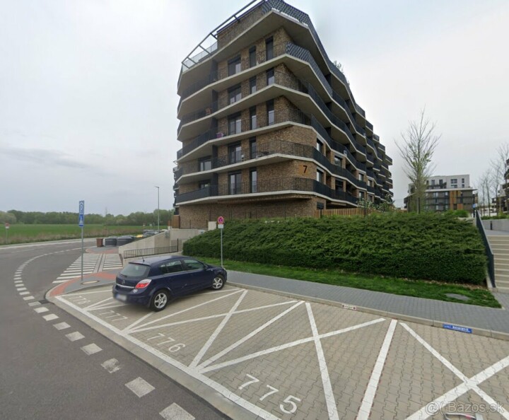 Vonkajšie parkovacie miesto na prenájom – Slnečnice, Fialová ulica