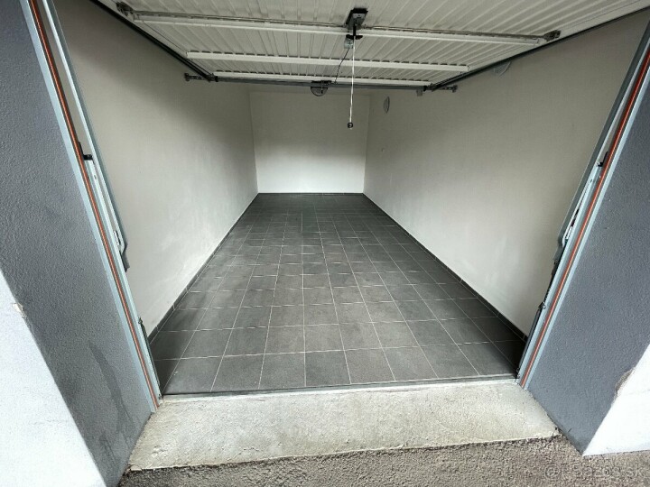 Na predaj garáž v Trenčíne s elektrinou a osvetlením