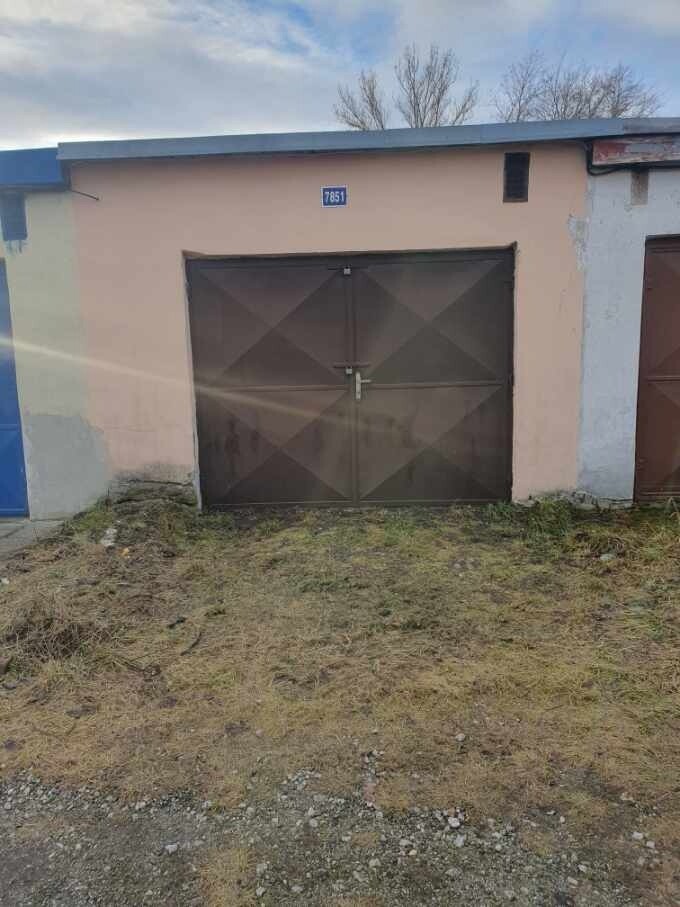 Na predaj priestranná garáž na Levočskej ulici v Poprade