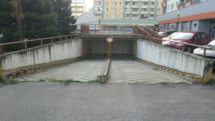 Samostatný garážový box na prenájom na Sinokvetnej ulici
