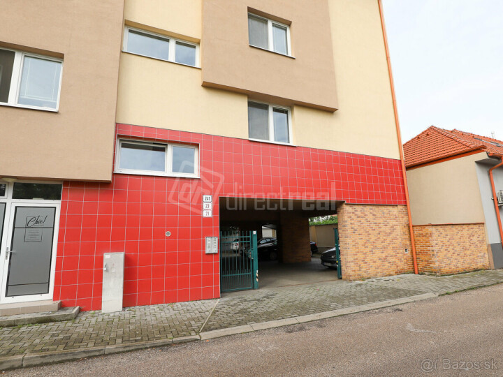 Parkovacie miesto na prenájom v uzavretom dvore v Dunajskej Strede