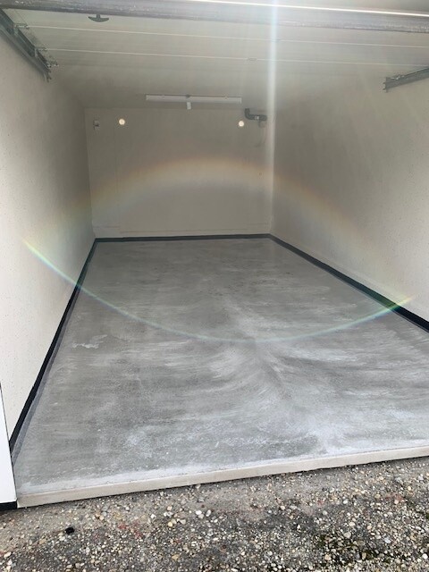 Prenájom garáže s elektrinou v uzavretom areáli v Nitre