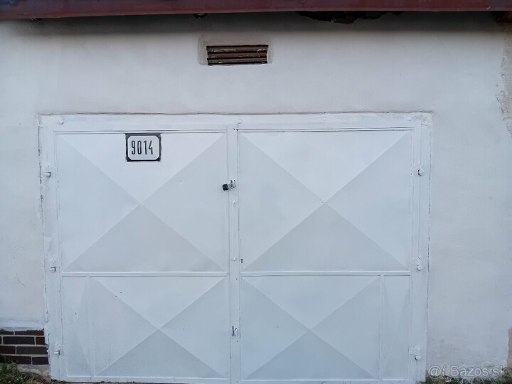 Na predaj murovaná garáž v Martine Podhaji