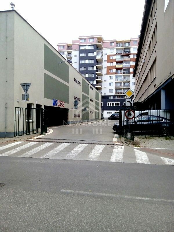 Prenájom parkovacieho miesta v garážovom dome na Mraziarenskej ulici