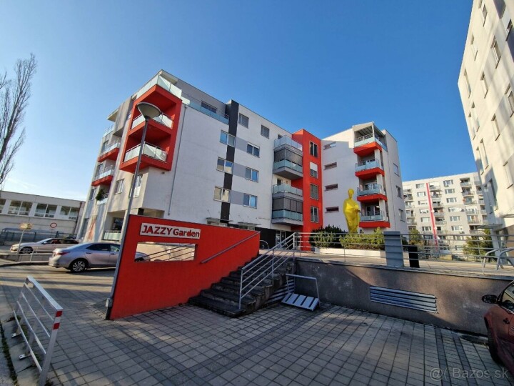 Predaj parkovacieho miesta v suteréne na ulici Lodnej, Komárno
