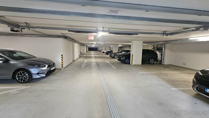 Prenájom garážového parkovacieho státia na Zelených Vlčincoch