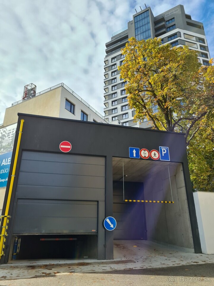 Parkovacie miesto v novostavbe Premiere, Staré Mesto, BA