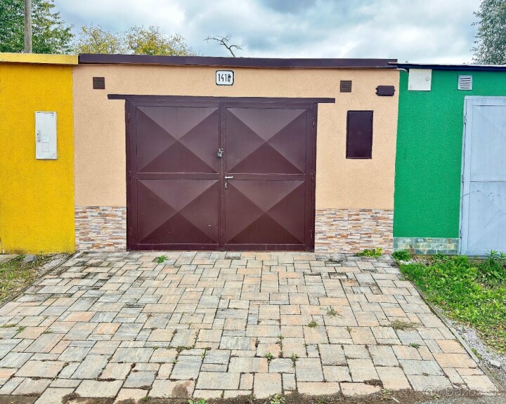 Na predaj priestranná garáž v Sabinove