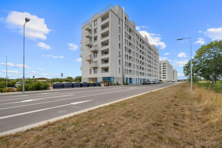 Prenájom garážového parkovacieho miesta v Slnečniciach