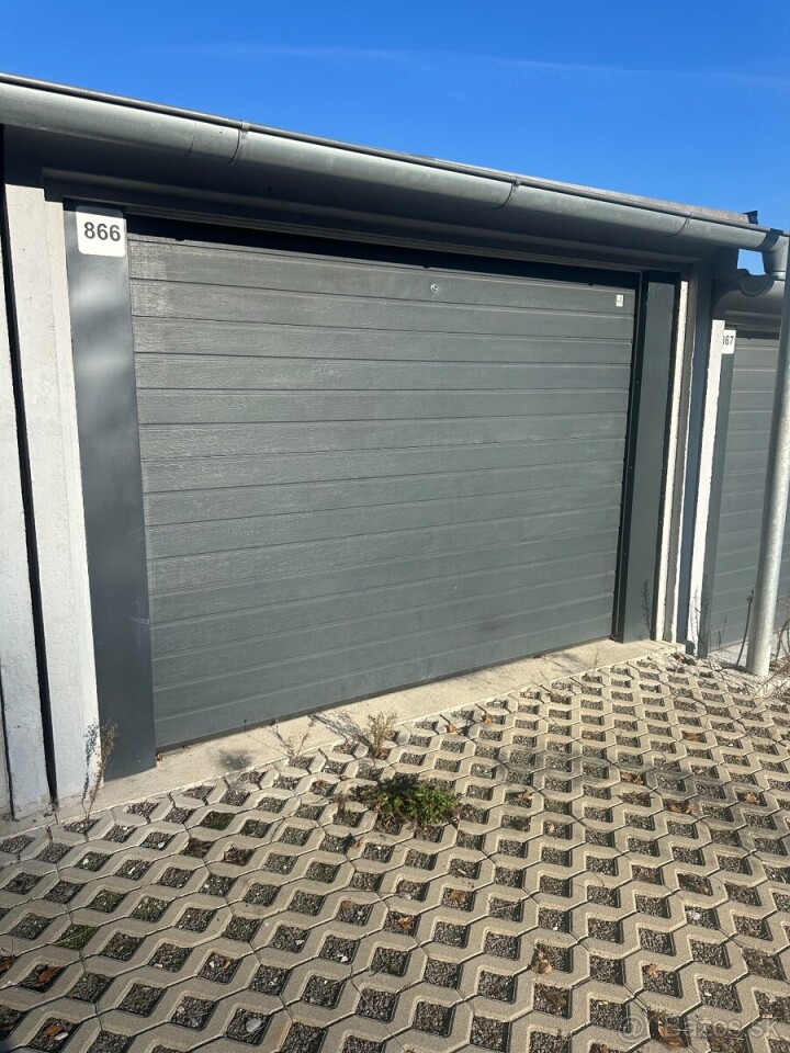 Na prenájom garáž v Partizánskom