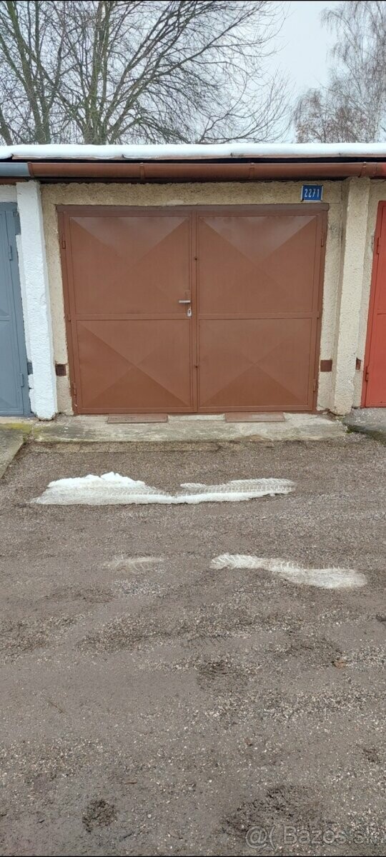 Na predaj garáž s elektrinou a montážnou jamou na Tkáčskej ulici