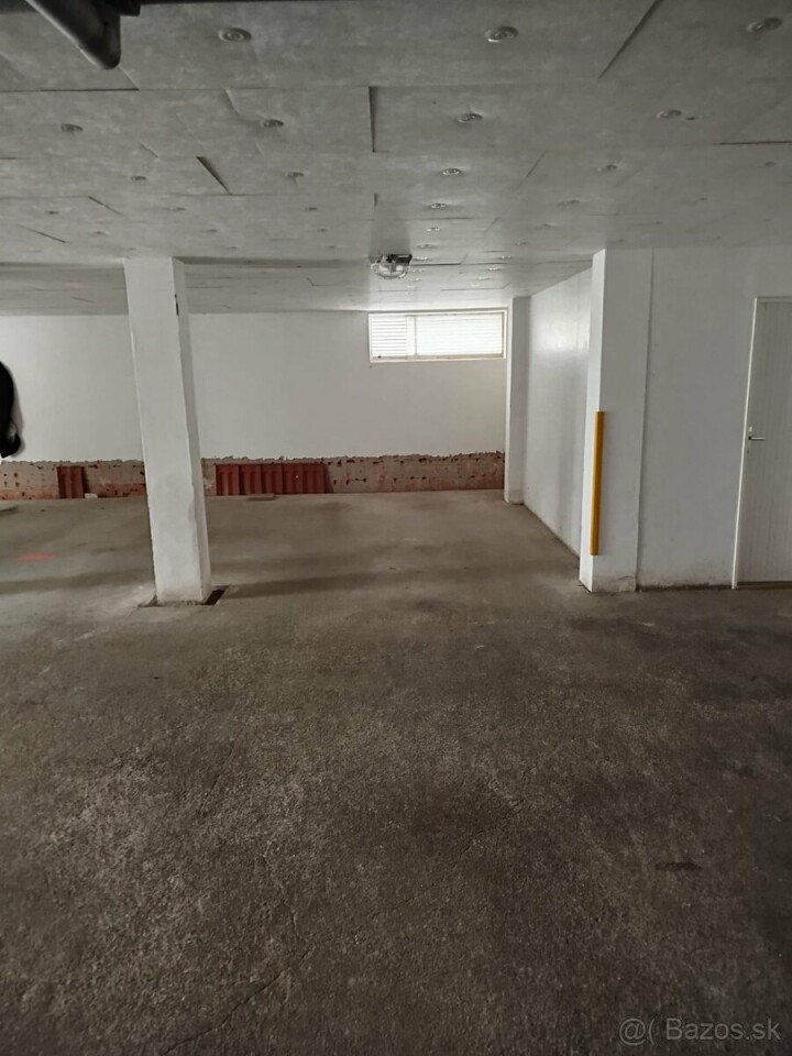Parkovacie miesto na prenájom v Čermáni Martinák
