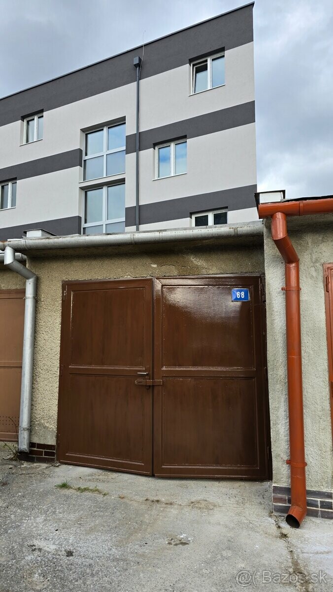 Murovaná garáž s jamou na údržbu v Trenčíne, Noviny