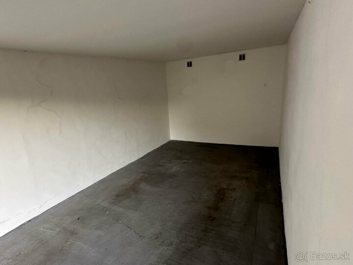 Prenájom garáže na Švermovej ulici vo Valaskej