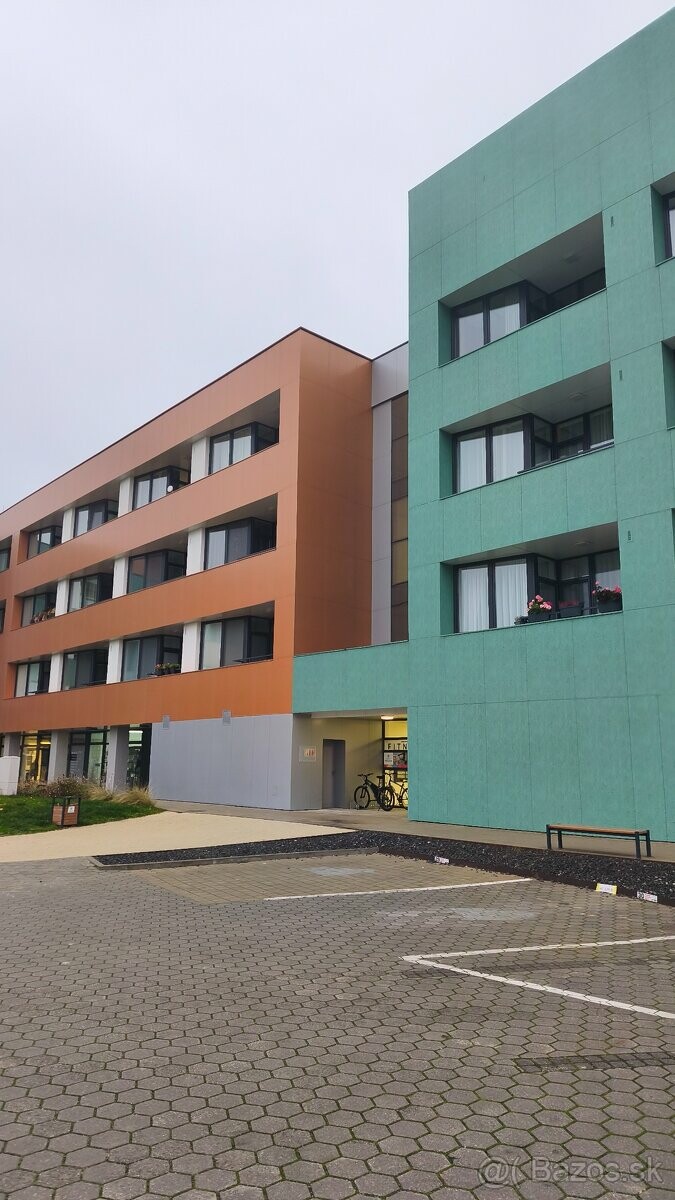 Prenájom parkovacieho miesta v Novom Hlohovci