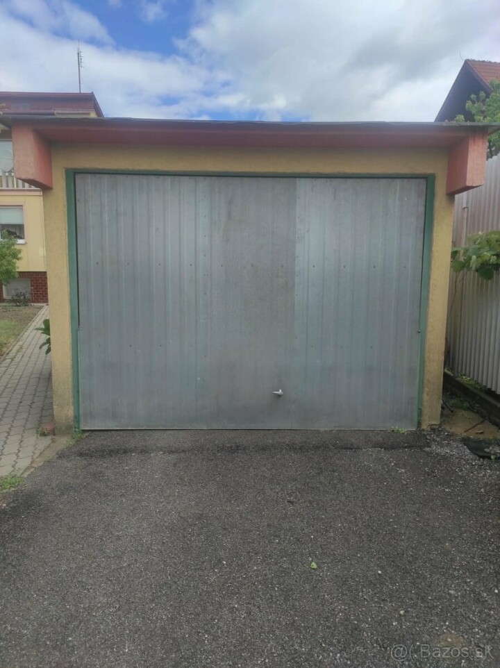 Predaj prefabrikovanej garáže s vonkajšími rozmermi 3x5,5 m