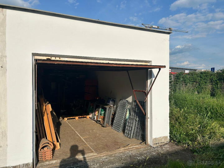 Na predaj priestranná garáž 20m2 na Jarmočnej ulici, Košice Juh