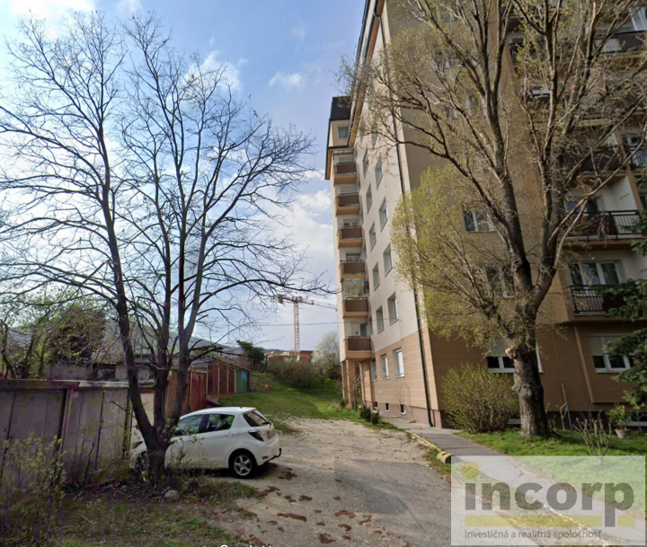 Samostatná garáž na skladovanie na Hornej ulici v Rači