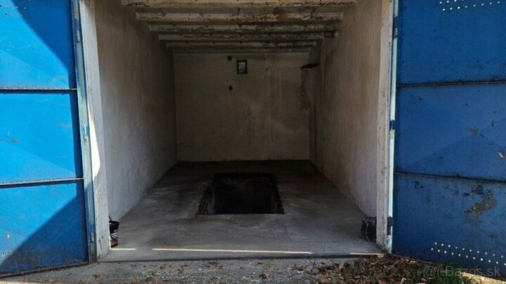 Garáž 17 m² na predaj na Astronomickej ulici v Ružinove