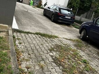 Vonkajšie parkovacie miesto na prenájom na Tomášikovej 25A