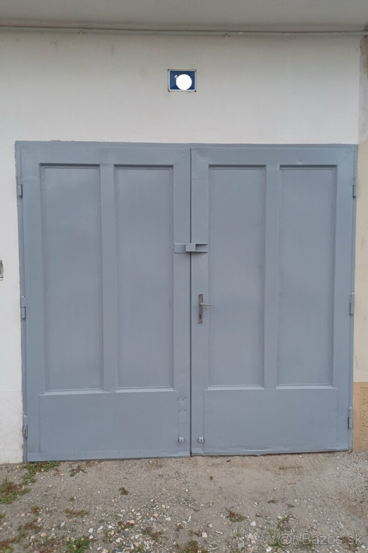 Prenájom garáže s elektrickým pripojením v Komárne