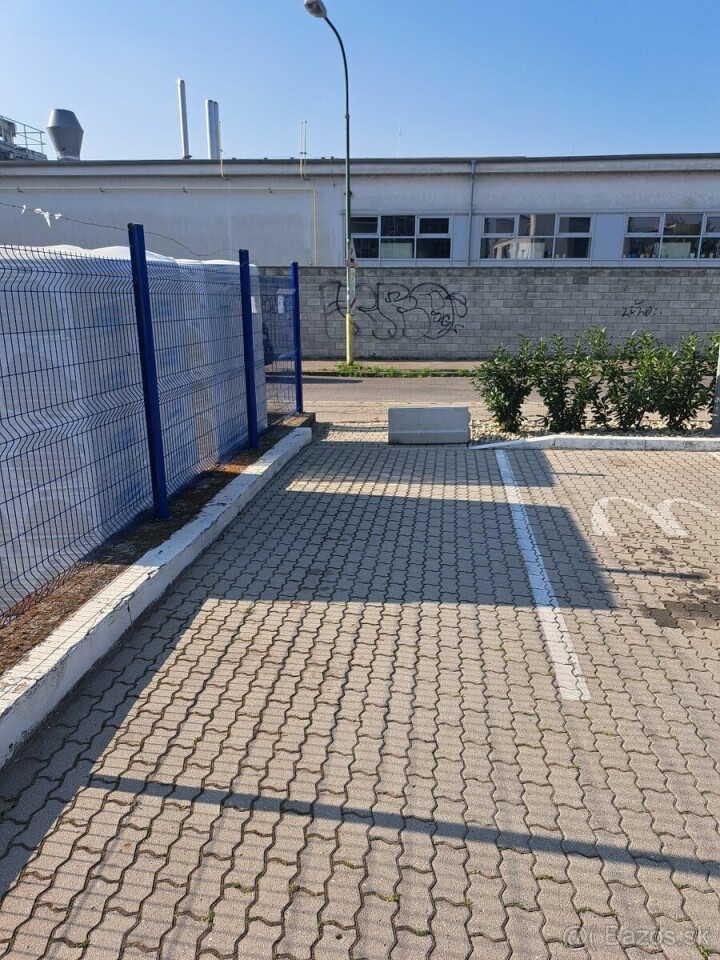 Prenájom dvoch parkovacích miest pri McDonald's Račianska