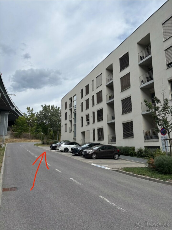 Prenájom vonkajšieho parkovacieho miesta na Hurbanovej ulici v BB
