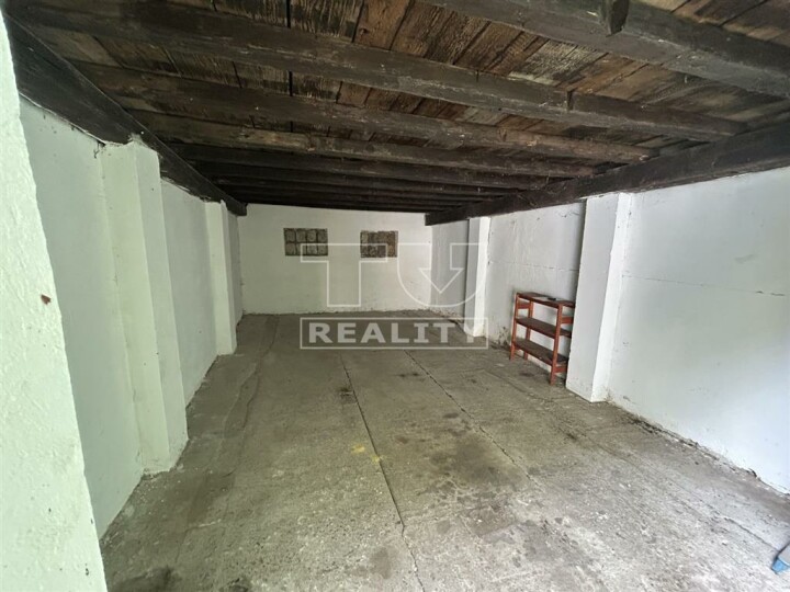 Na predaj priestranná murovaná garáž v Trnave – Prednádražie