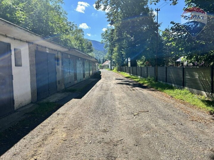 Murovaná garáž na prenájom v Liptovskom Hrádku