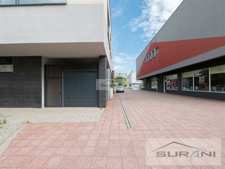 Prenájom garážového státia v bytovom dome na Mierovom námestí, Galanta