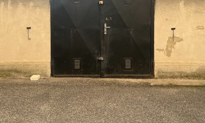 Murovaná garáž na predaj v Ružinove