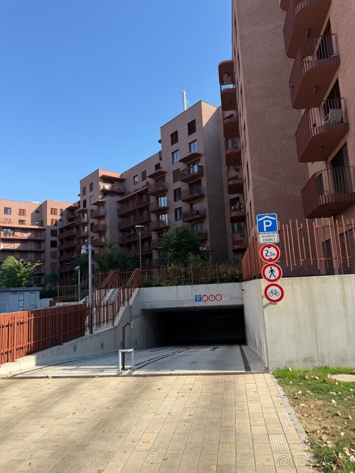 Na predaj priestranné garážové státie 13,5 m² v projekte ZWIRN - Bratislava