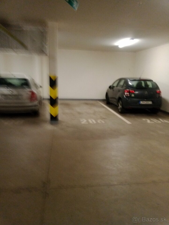 Garáž na prenájom pri IKEMe na ulici Muskova