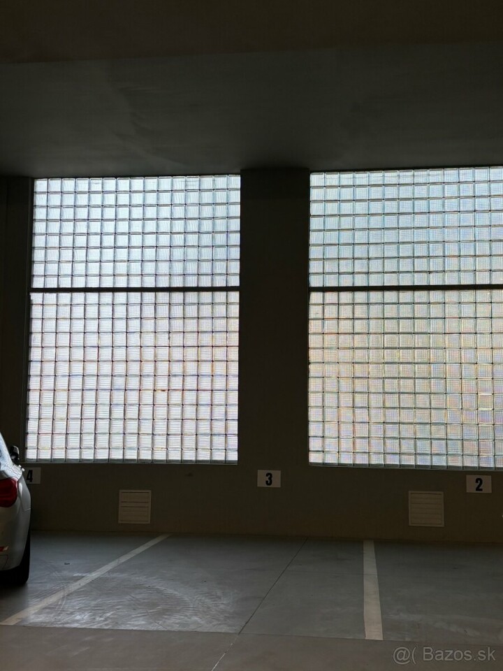Prenájom parkovacieho miesta v zrekonštruovanej garáži na Pionierskej ulici