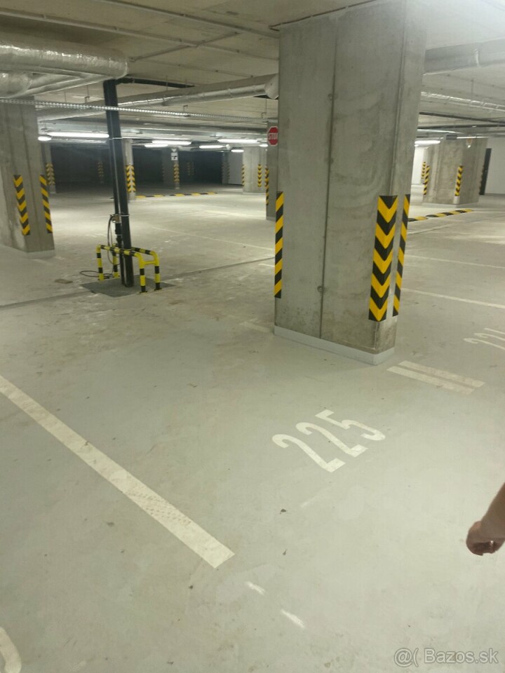 Prenájom garážového parkovacieho miesta v projekte Guthaus