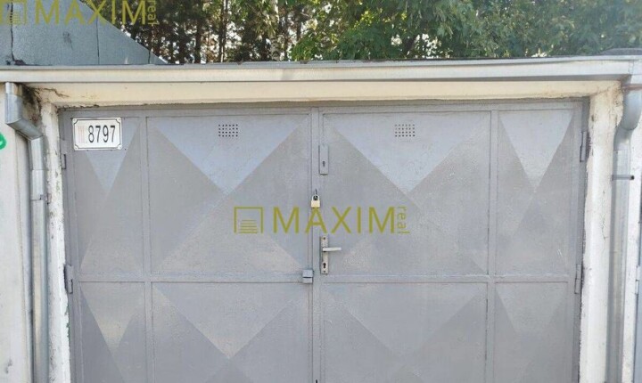 Predaj garáže s montážnou jamou a pozemkom na Hagarovej ulici v Rači